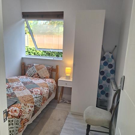 Budget Single Room Only For One Adult - Shared Flat Northolt  Exterior foto
