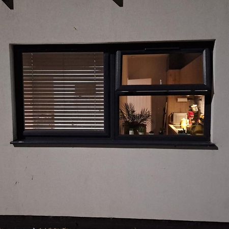 Budget Single Room Only For One Adult - Shared Flat Northolt  Exterior foto