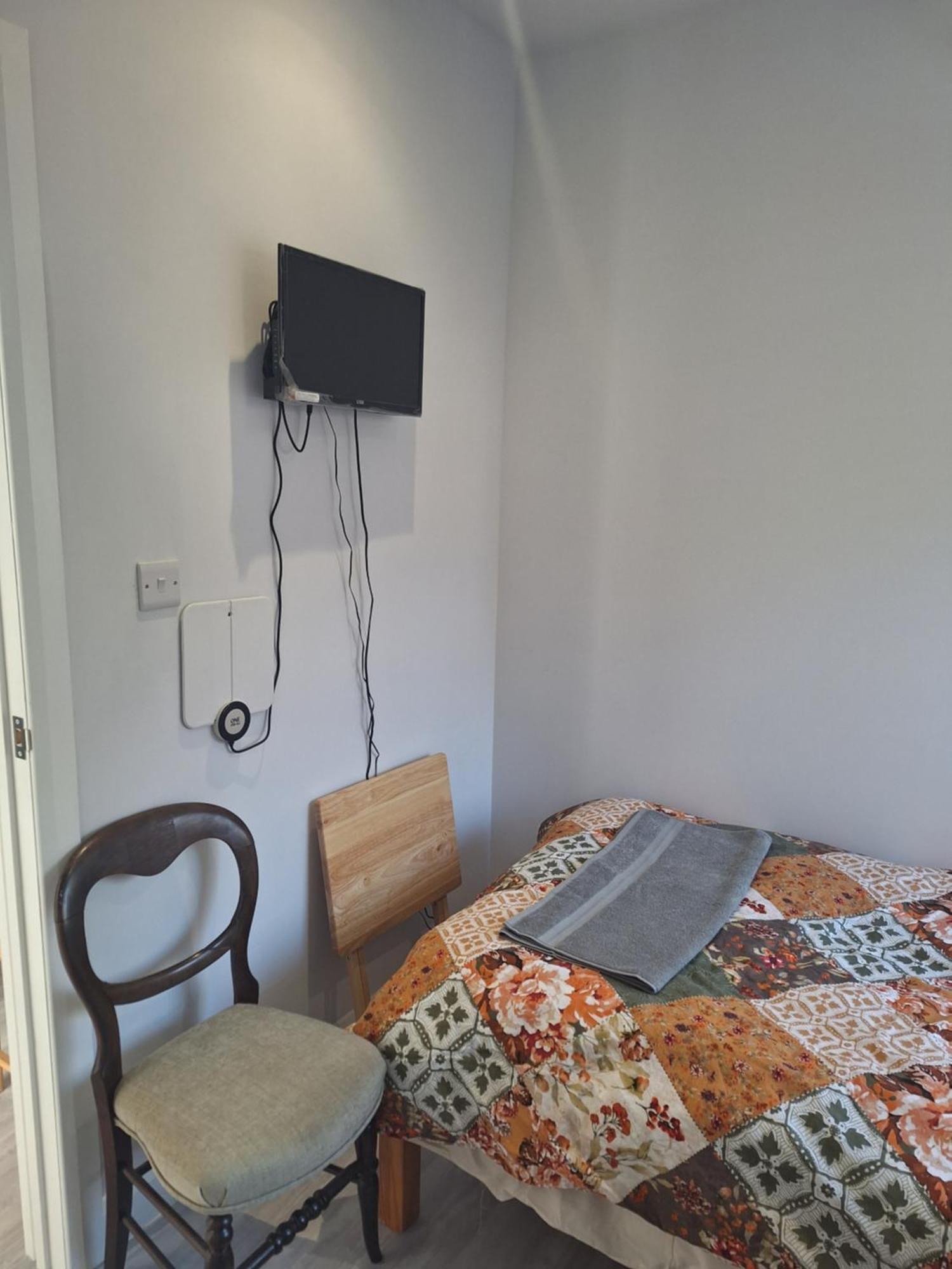 Budget Single Room Only For One Adult - Shared Flat Northolt  Exterior foto