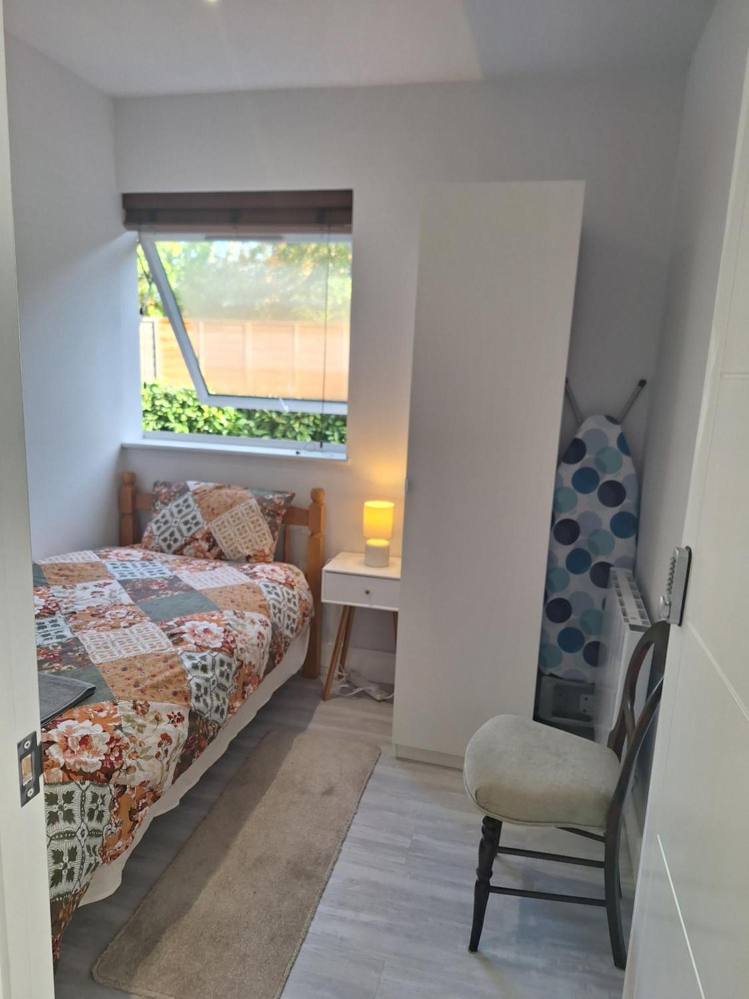 Budget Single Room Only For One Adult - Shared Flat Northolt  Exterior foto