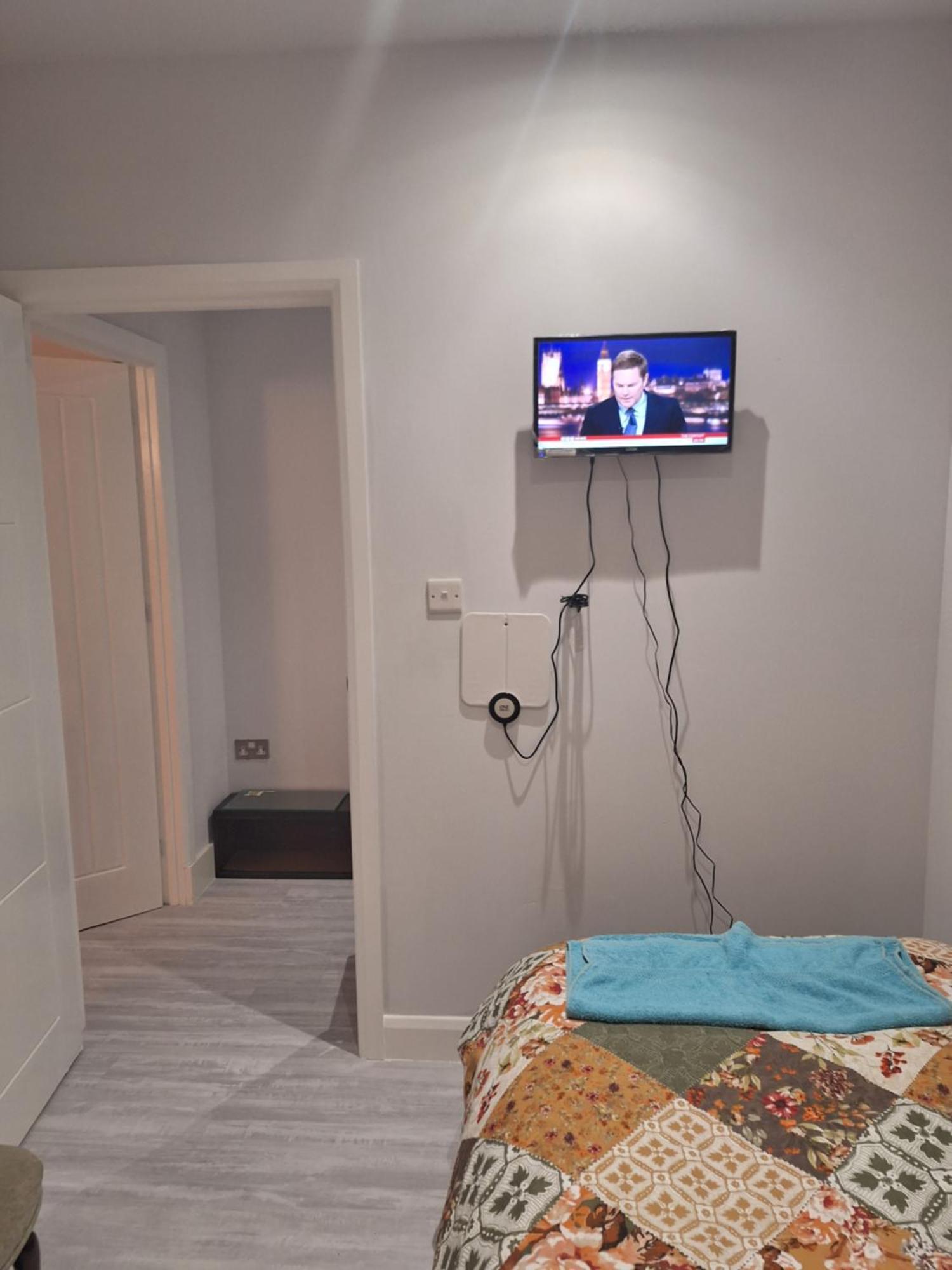 Budget Single Room Only For One Adult - Shared Flat Northolt  Exterior foto