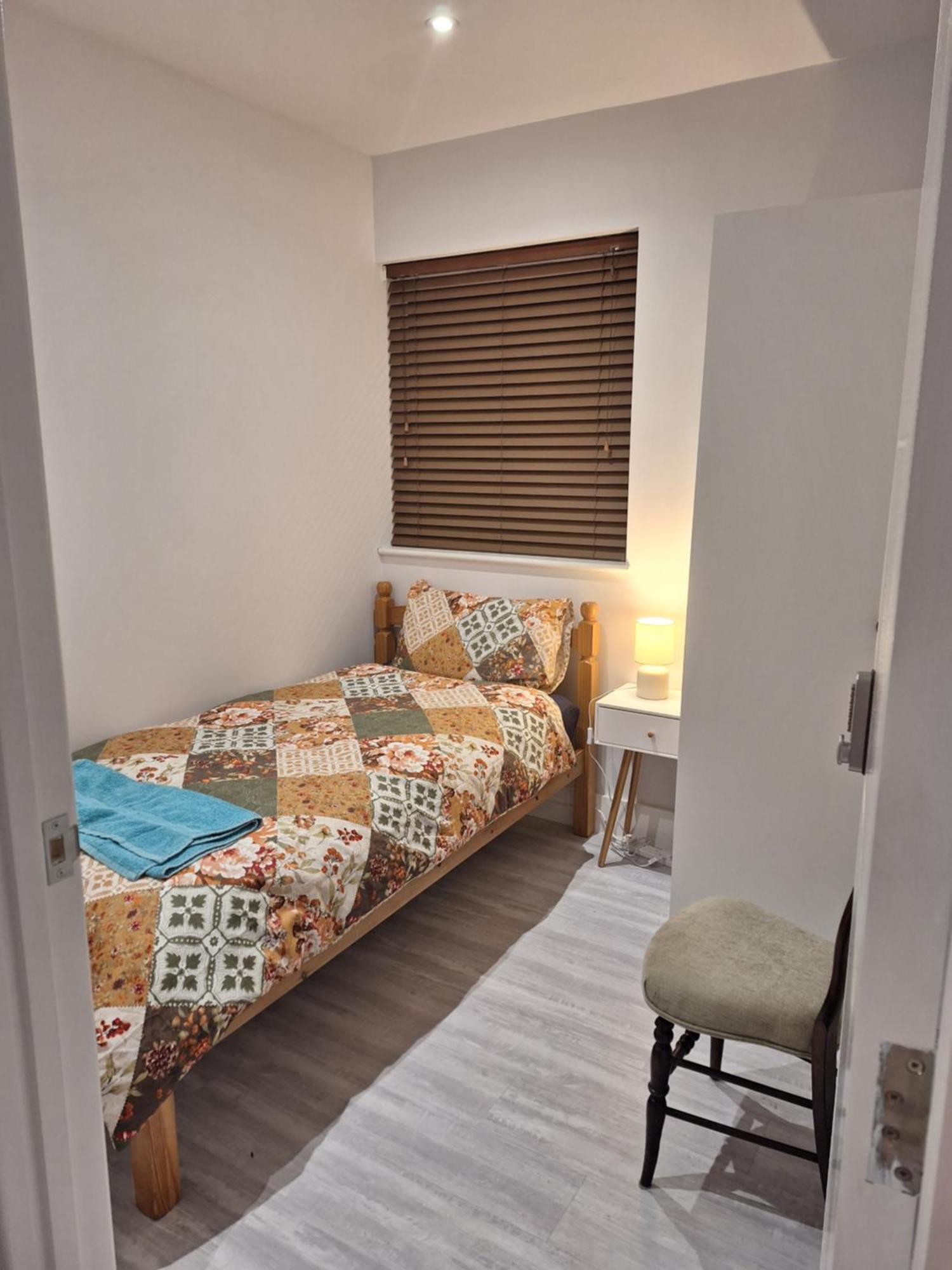 Budget Single Room Only For One Adult - Shared Flat Northolt  Exterior foto